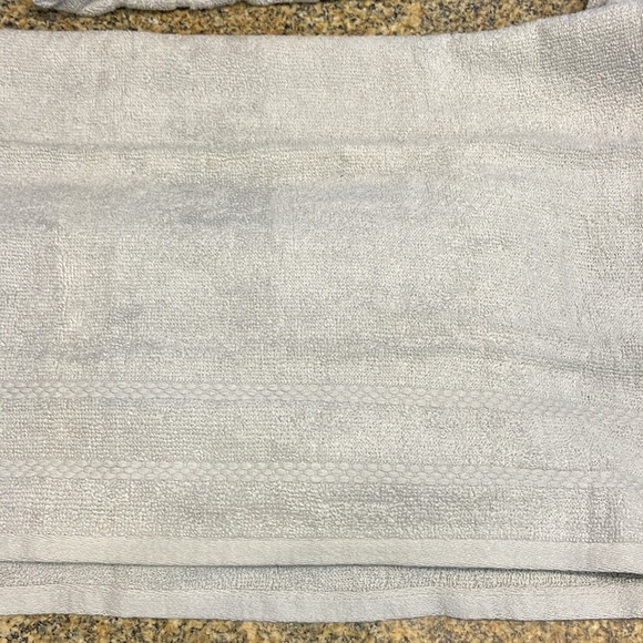 New Towel set - Picture 4 of 5